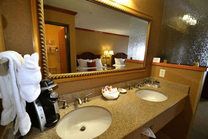 Bathroom sink